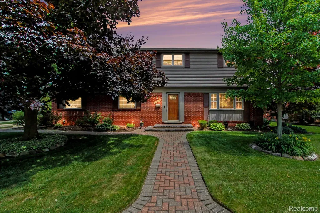 17562 Fairway Street Livonia City MI 48152