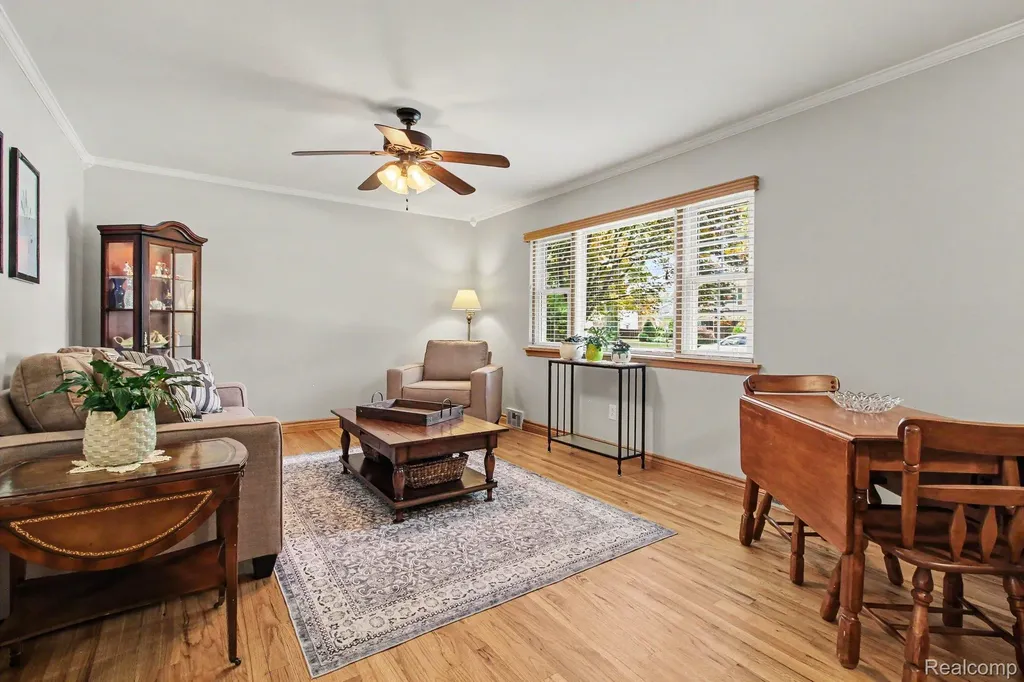 17562 Fairway Street Livonia City MI 48152