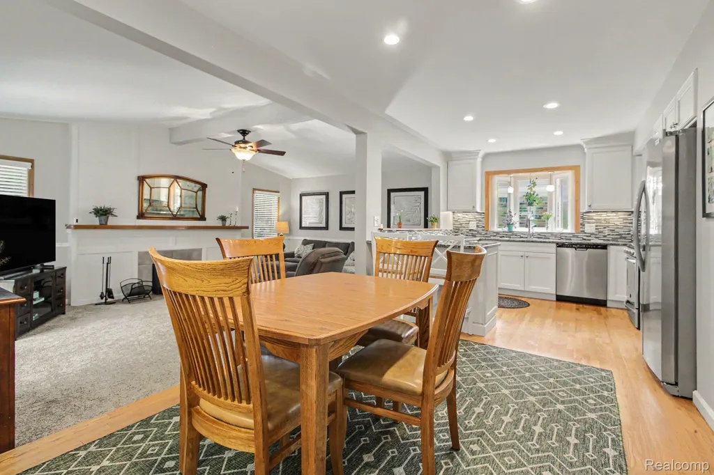 17562 Fairway Street Livonia City MI 48152