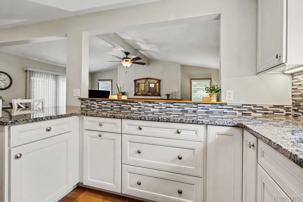 17562 Fairway Street Livonia City MI 48152