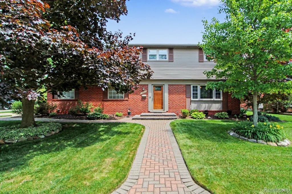 17562 Fairway Street Livonia City MI 48152