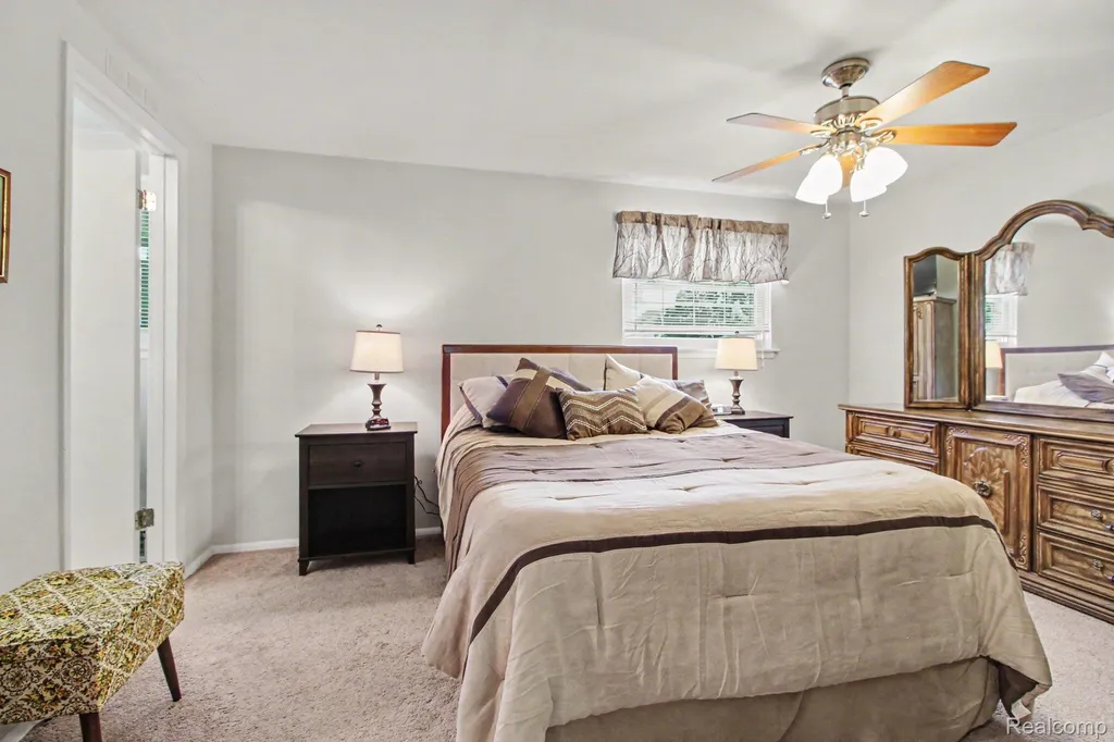 17562 Fairway Street Livonia City MI 48152