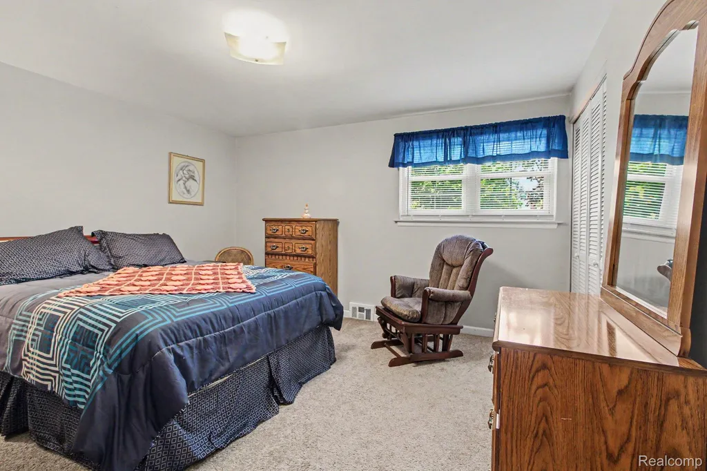 17562 Fairway Street Livonia City MI 48152