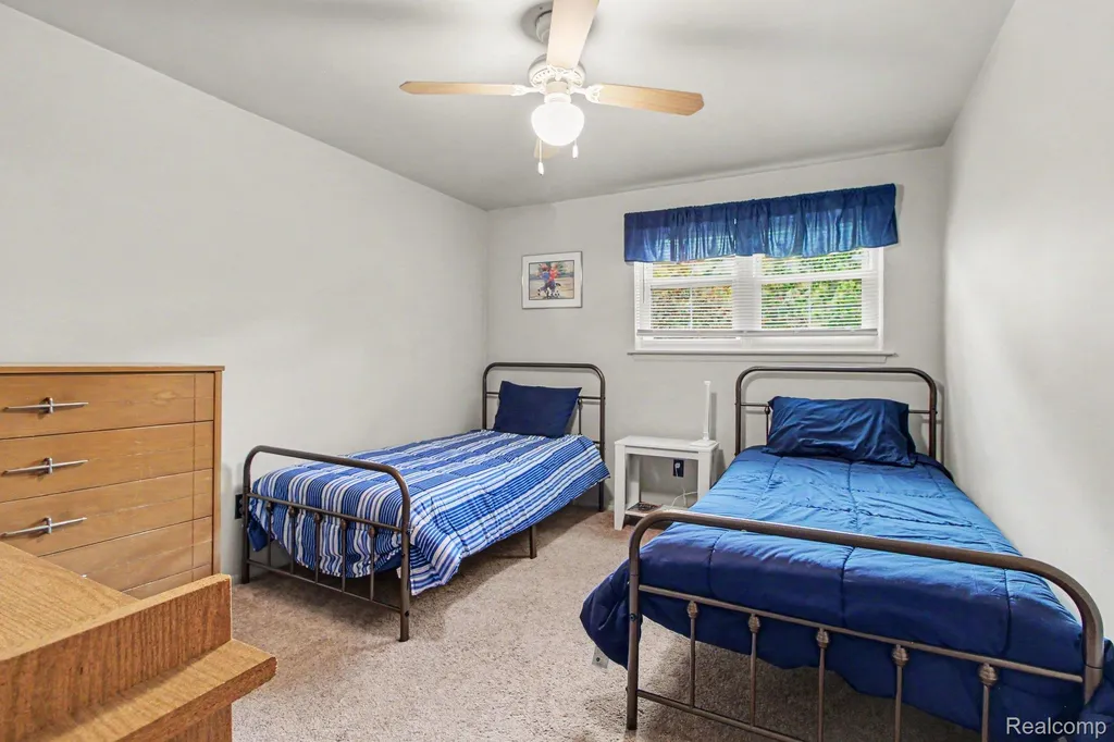 17562 Fairway Street Livonia City MI 48152