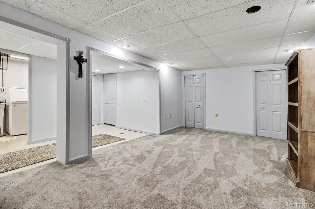 17562 Fairway Street Livonia City MI 48152