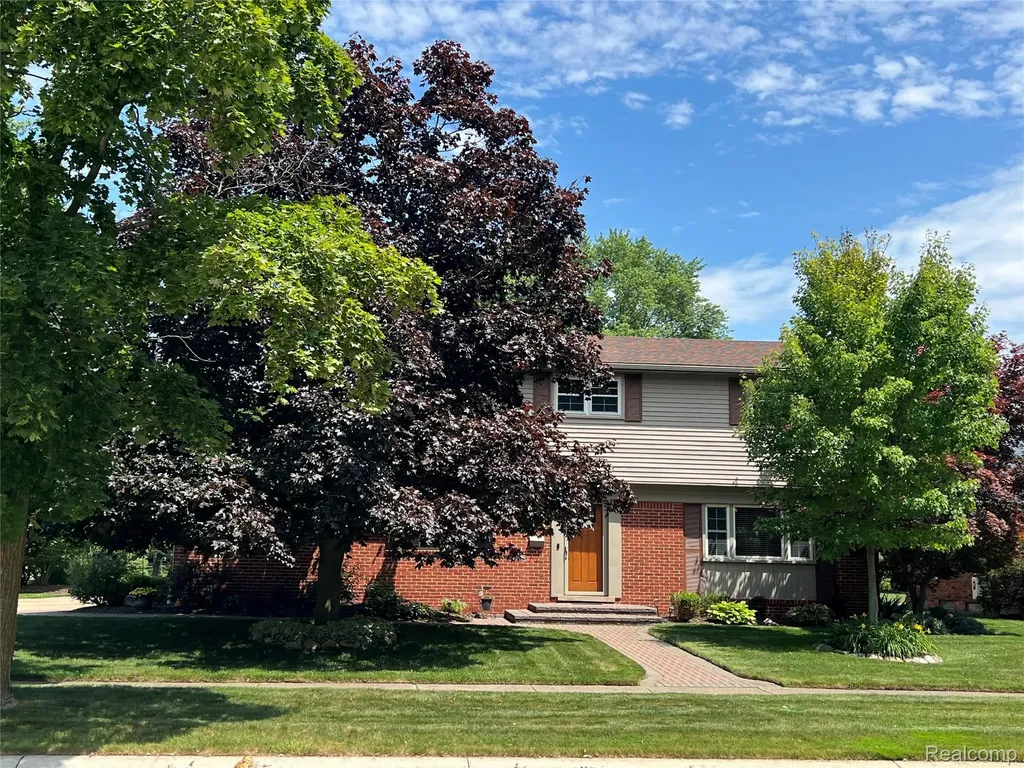 17562 Fairway Street Livonia City MI 48152