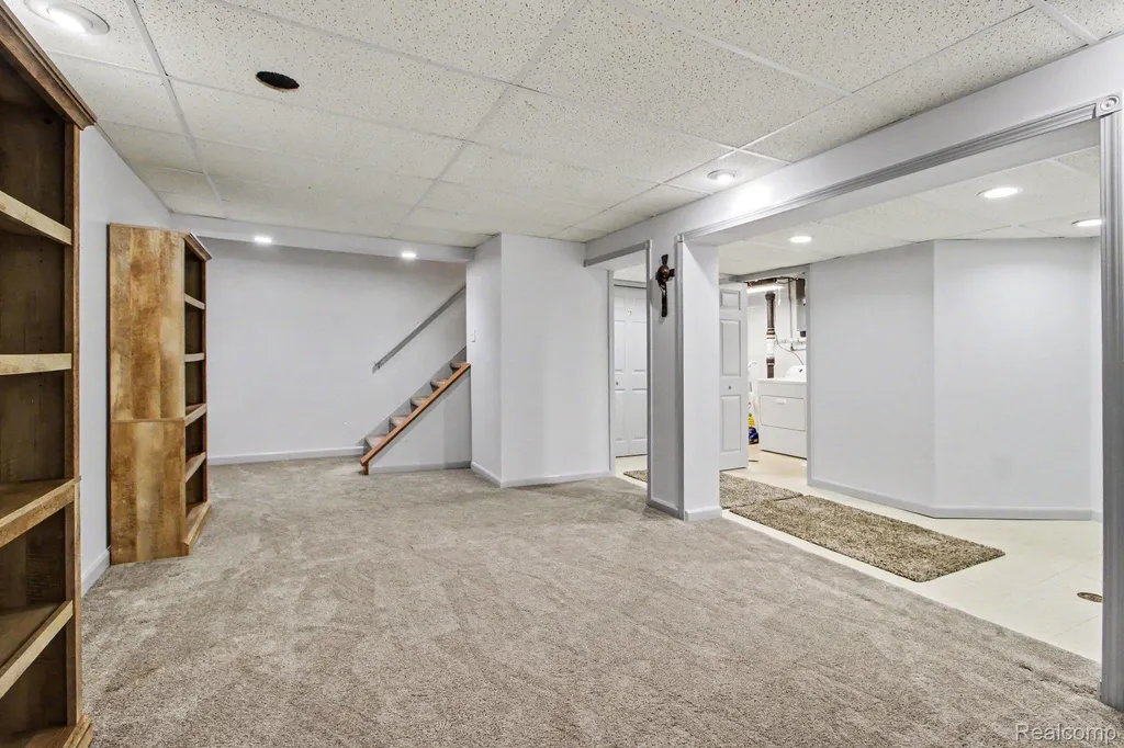 17562 Fairway Street Livonia City MI 48152