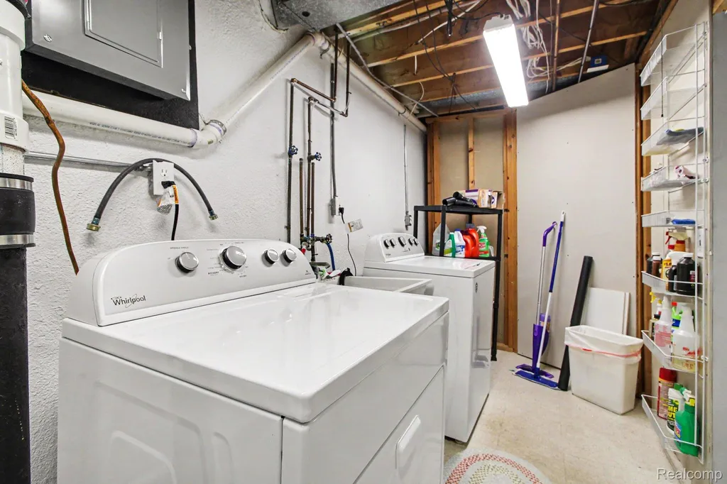 17562 Fairway Street Livonia City MI 48152