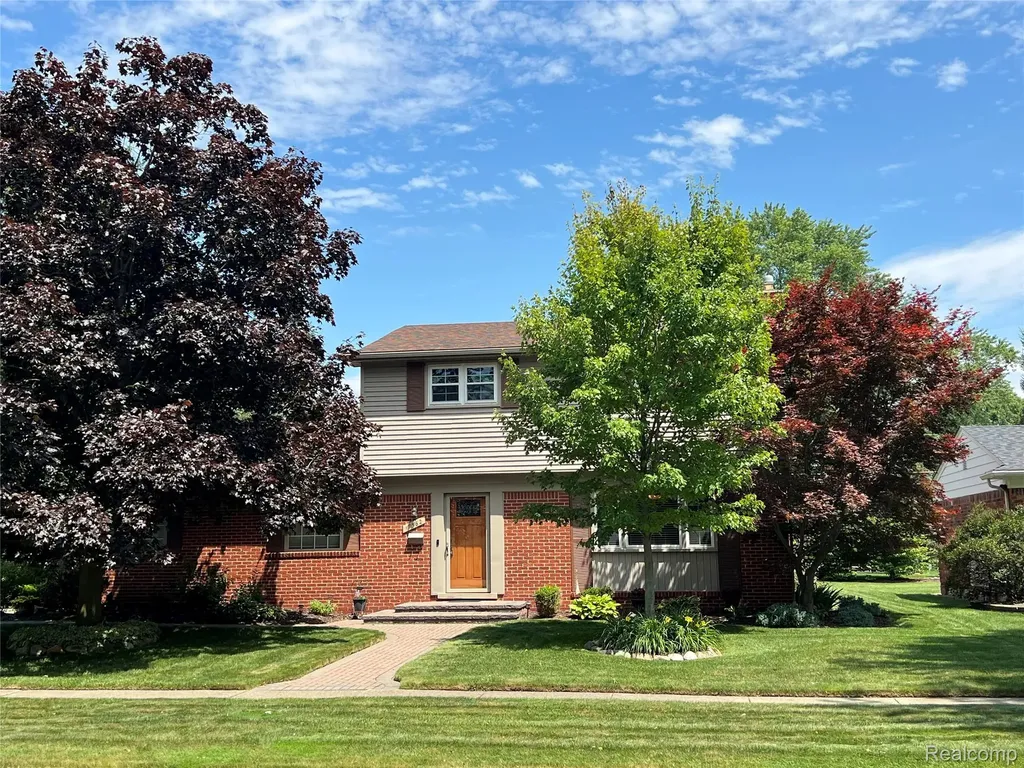 17562 Fairway Street Livonia City MI 48152