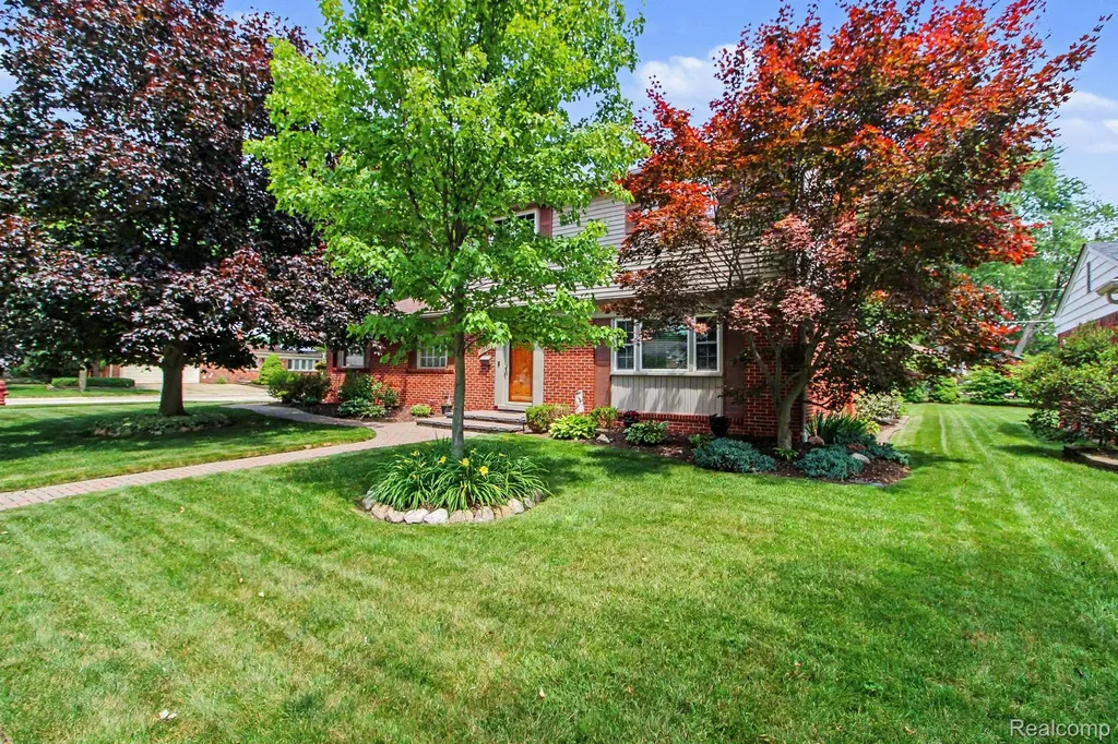 17562 Fairway Street Livonia City MI 48152