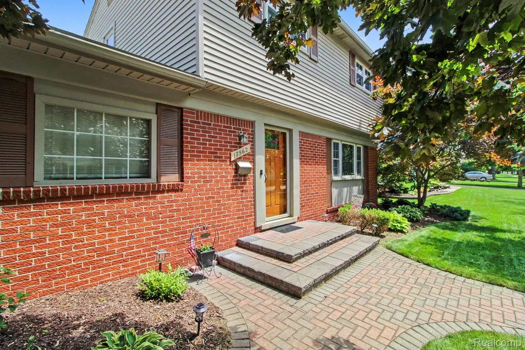 17562 Fairway Street Livonia City MI 48152