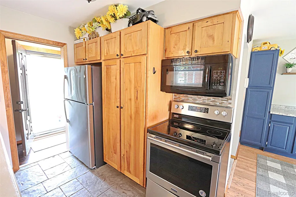 32125 Oakley Street Livonia City MI 48154
