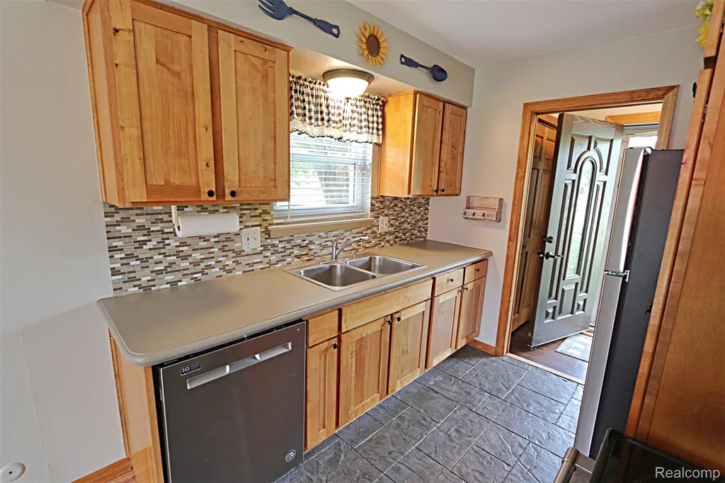 32125 Oakley Street Livonia City MI 48154