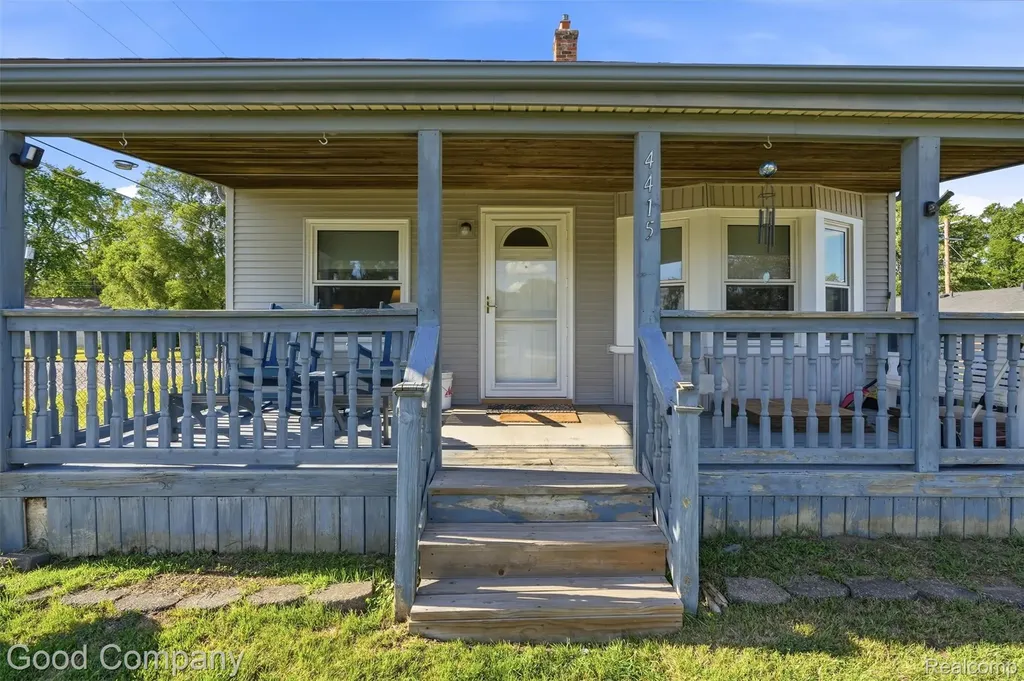 4415 Auburn Road Shelby Charter Township MI 48317