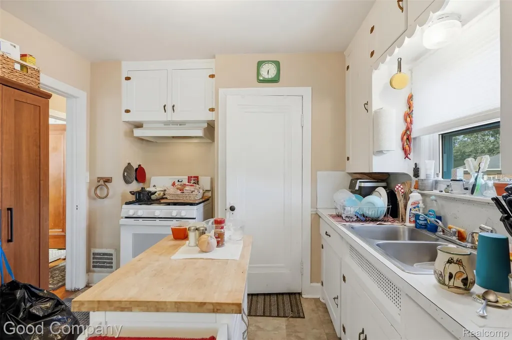 4415 Auburn Road Shelby Charter Township MI 48317