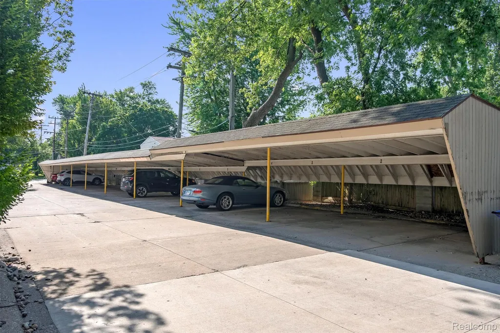3551 W 14 Mile Road Royal Oak City MI 48073