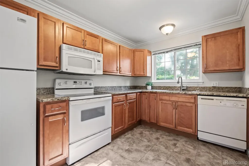 3551 W 14 Mile Road Royal Oak City MI 48073