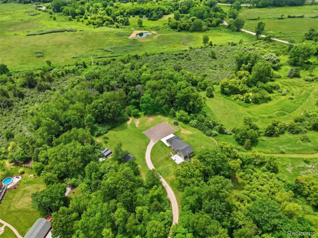 8620 Joey Drive Putnam Township MI 48169