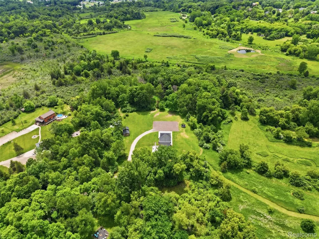 8620 Joey Drive Putnam Township MI 48169