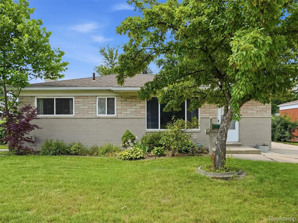 27469 Cosgrove Drive Warren City MI 48092