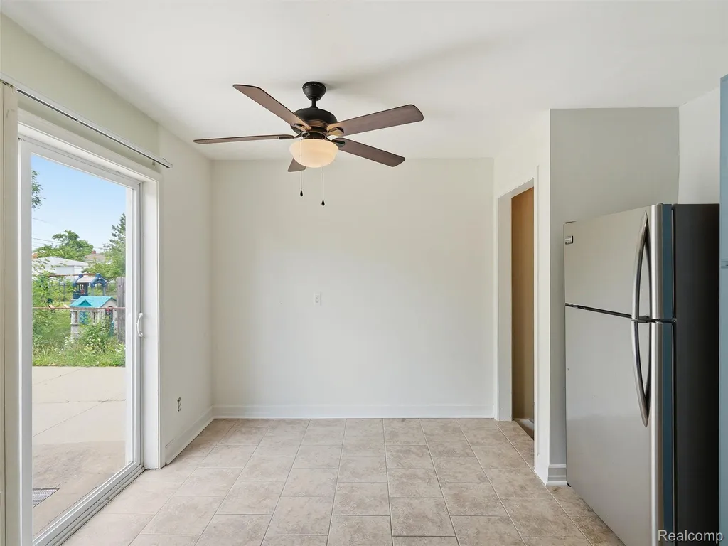 27469 Cosgrove Drive Warren City MI 48092