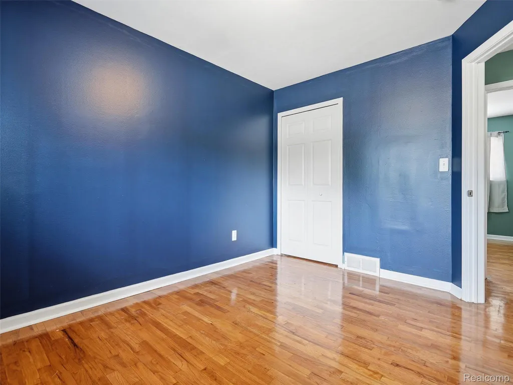 27469 Cosgrove Drive Warren City MI 48092