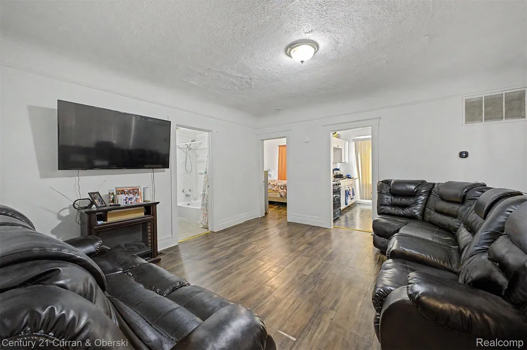 10249 W Jefferson Avenue River Rouge City MI 48218