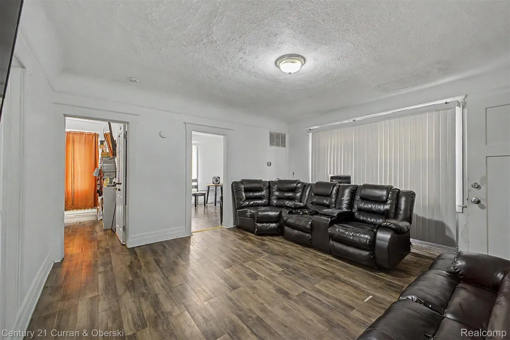 10249 W Jefferson Avenue River Rouge City MI 48218