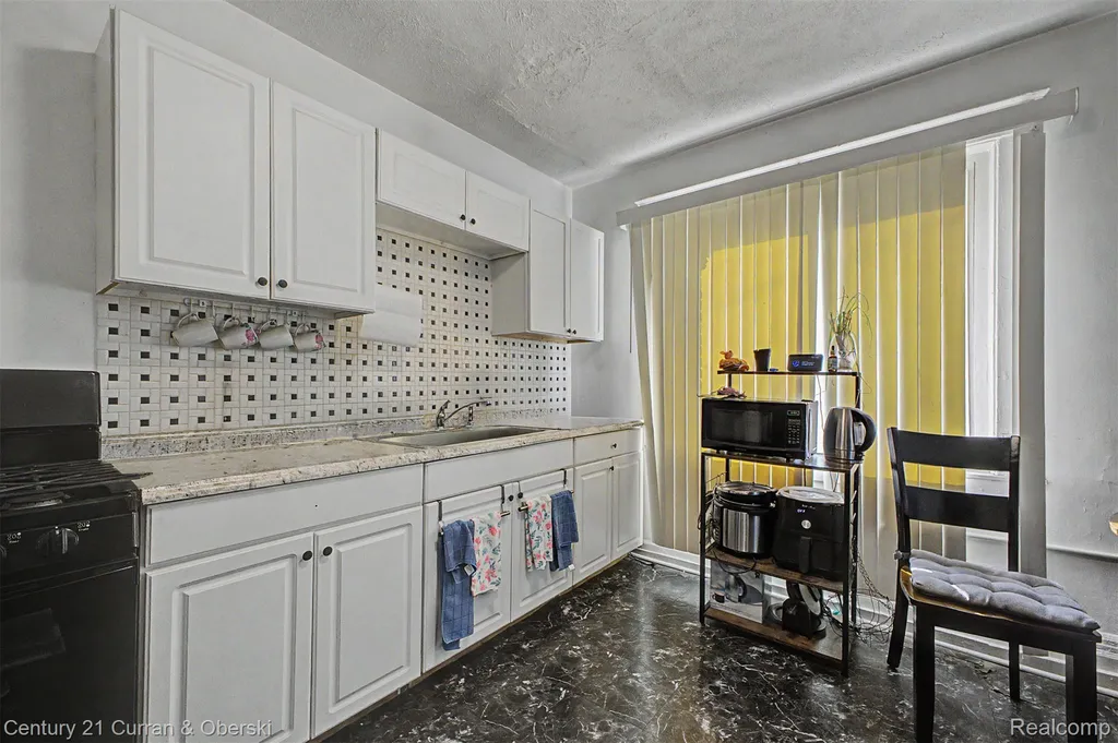 10249 W Jefferson Avenue River Rouge City MI 48218