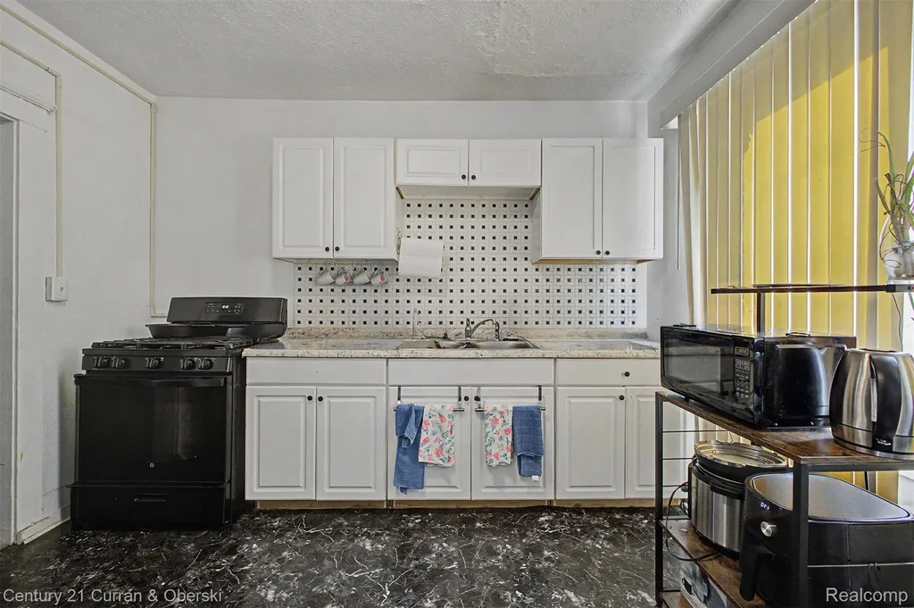 10249 W Jefferson Avenue River Rouge City MI 48218