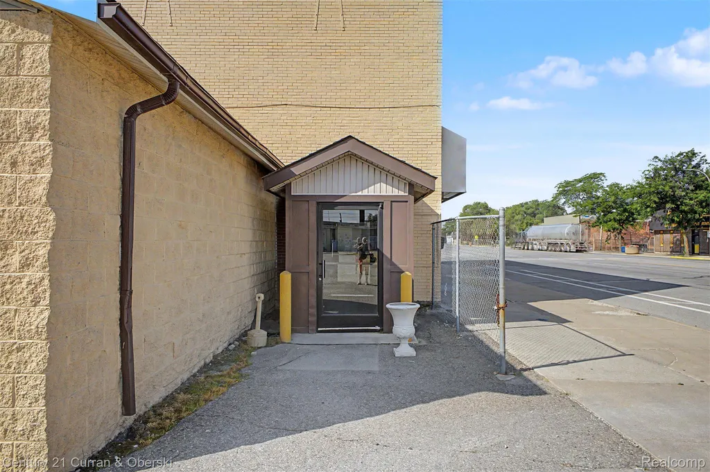 10249 W Jefferson Avenue River Rouge City MI 48218