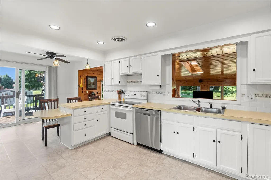 10504 Tamryn Boulevard Rose Township MI 48442