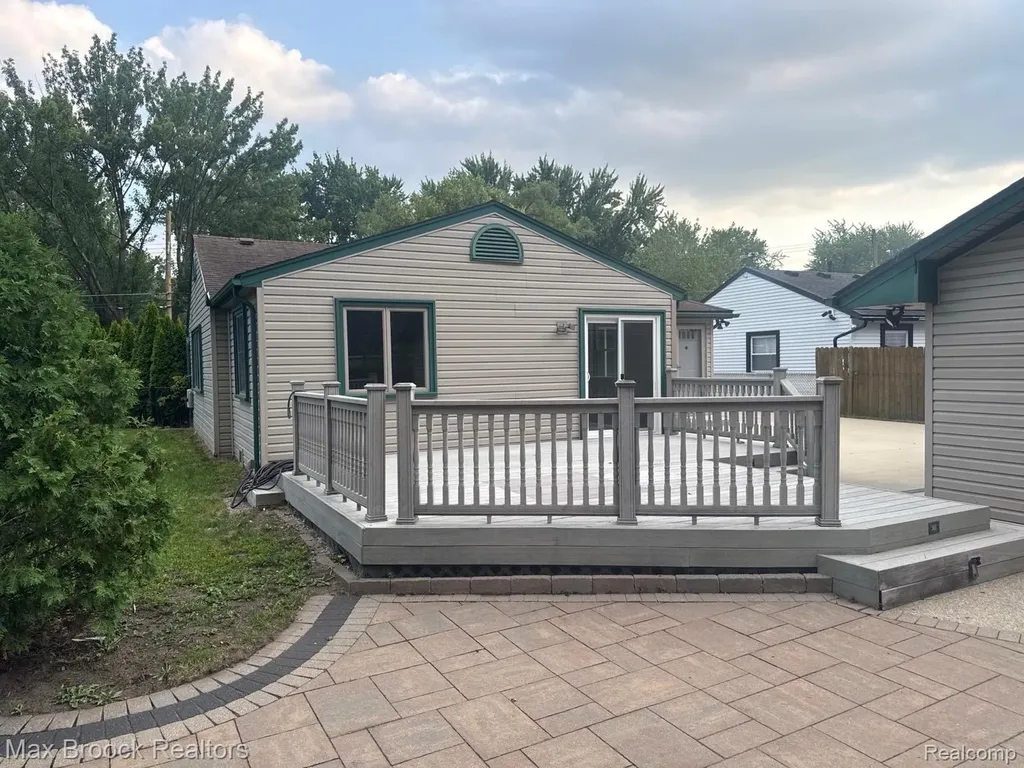 33812 Casco Court Westland City MI 48186
