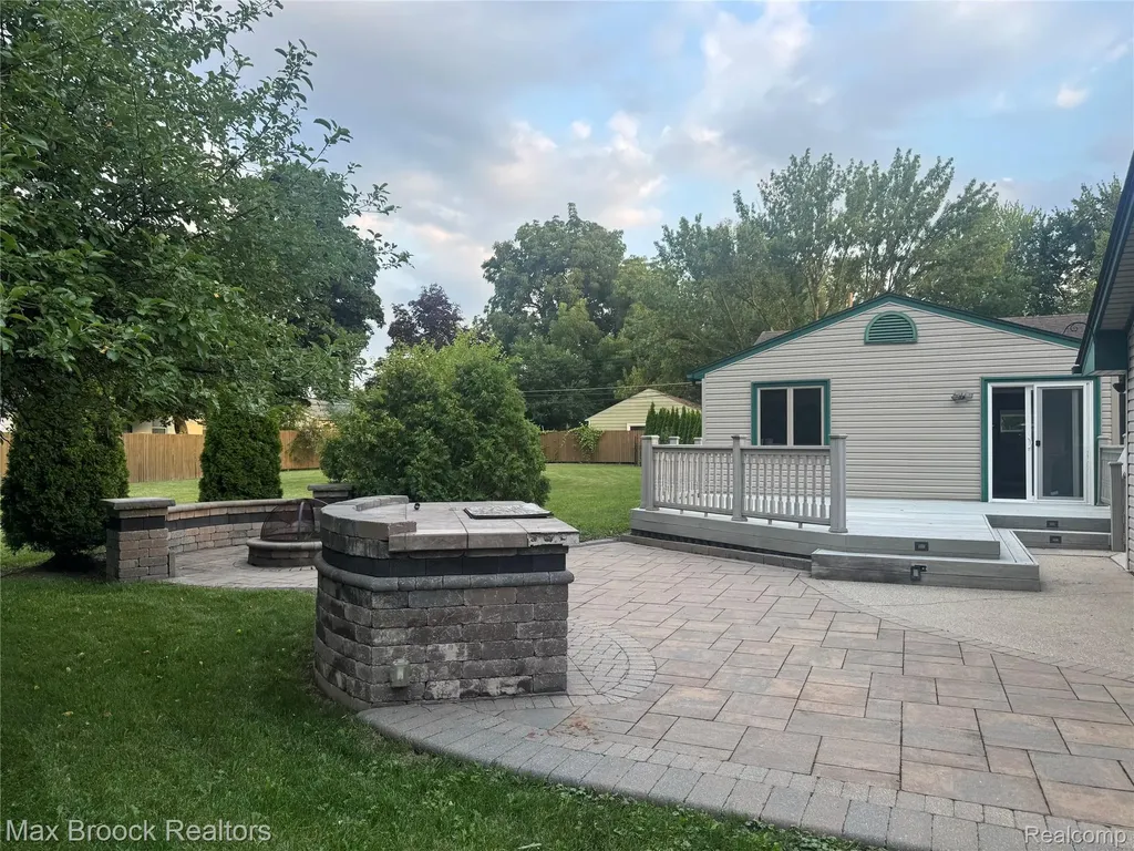 33812 Casco Court Westland City MI 48186