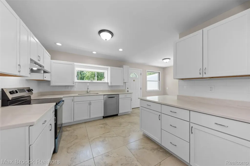 33812 Casco Court Westland City MI 48186
