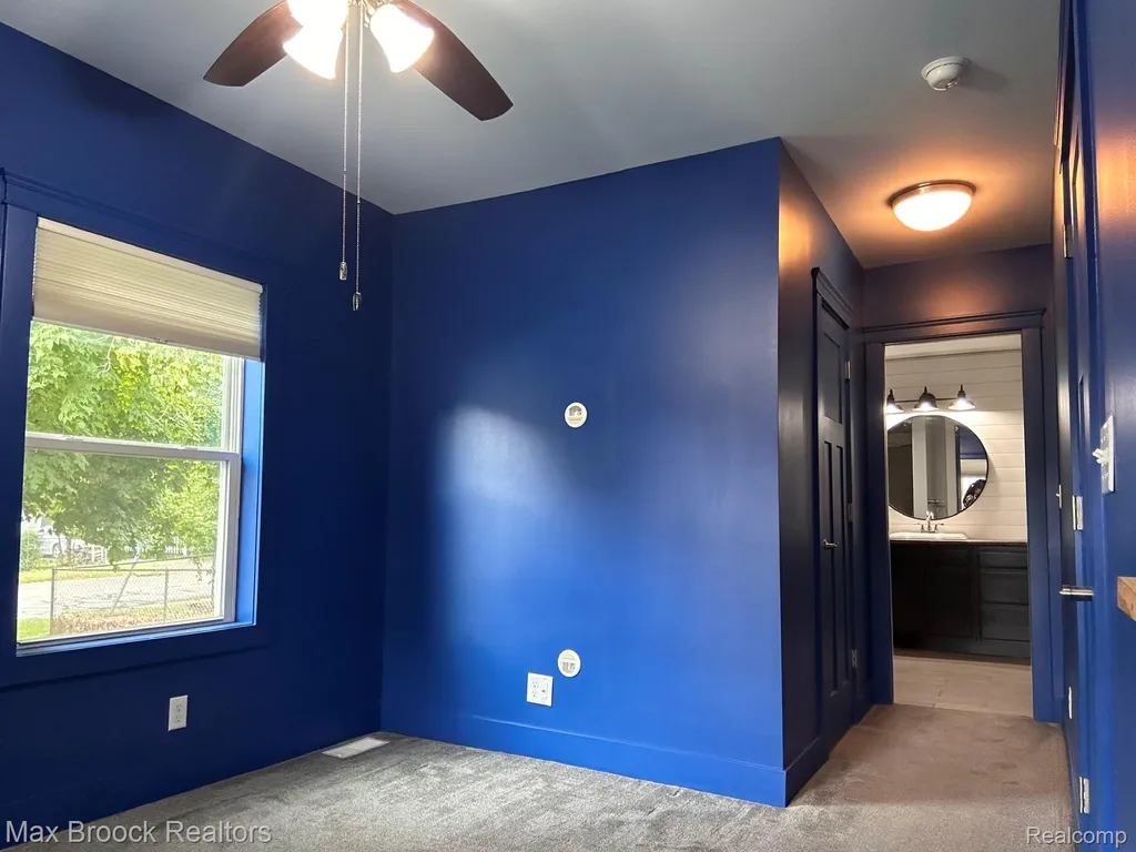 201 Park Avenue Holly Village MI 48442