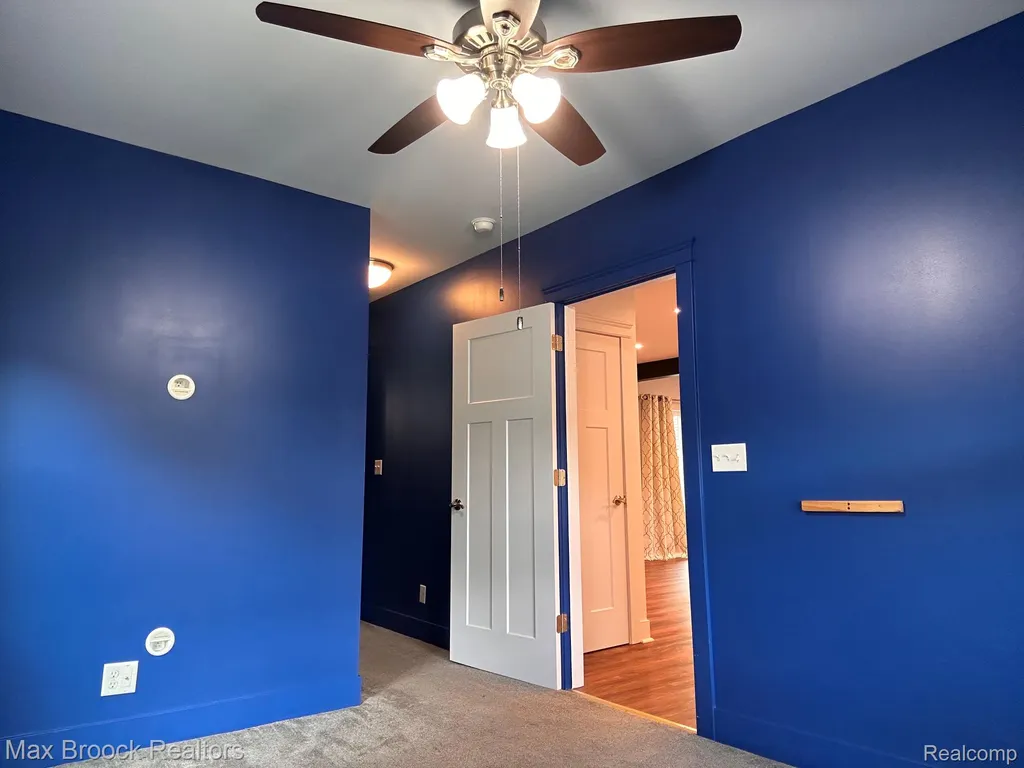 201 Park Avenue Holly Village MI 48442