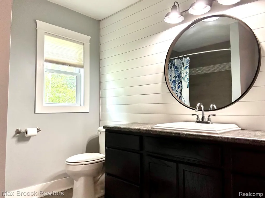 201 Park Avenue Holly Village MI 48442