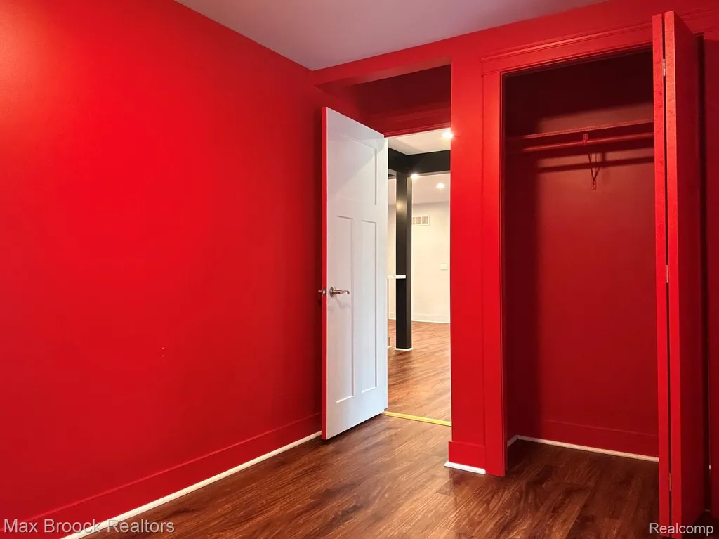 201 Park Avenue Holly Village MI 48442