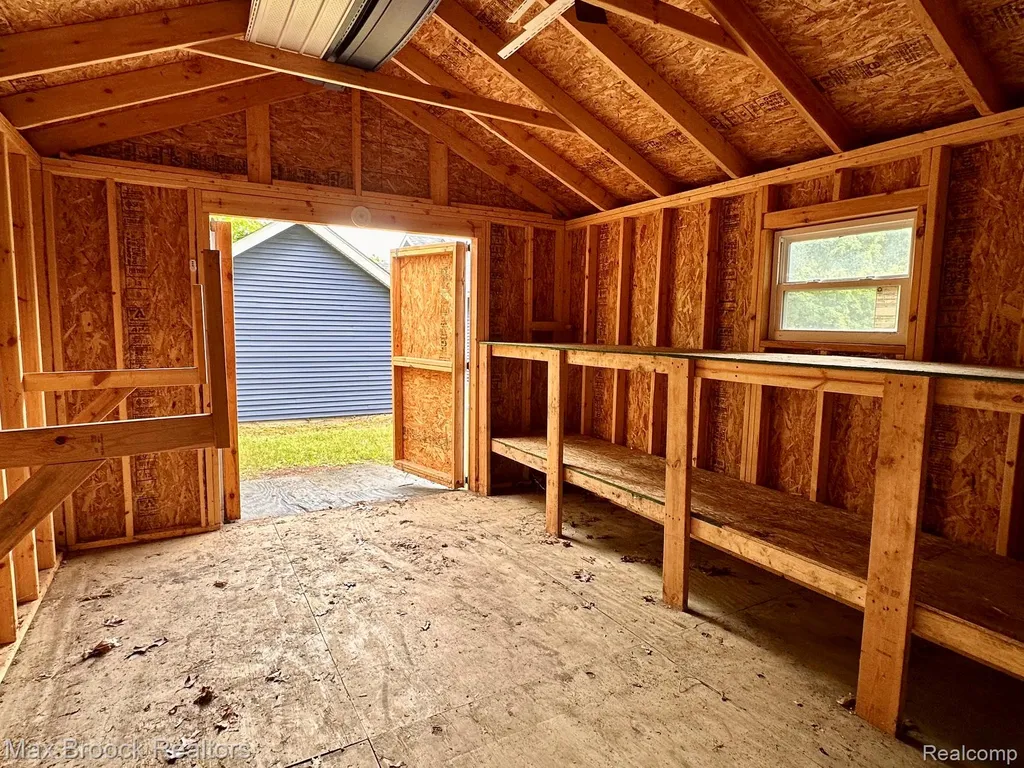 201 Park Avenue Holly Village MI 48442