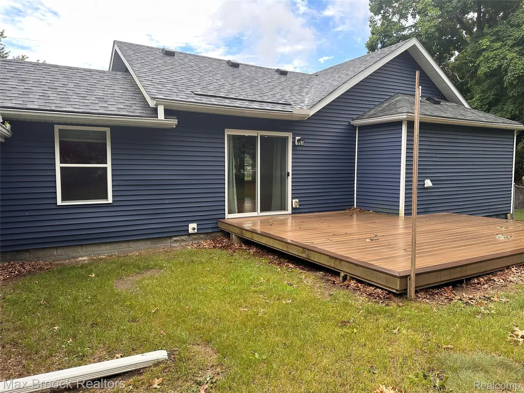 201 Park Avenue Holly Village MI 48442
