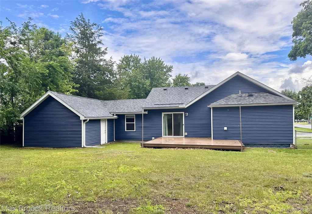 201 Park Avenue Holly Village MI 48442