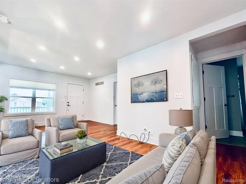 201 Park Avenue Holly Village MI 48442