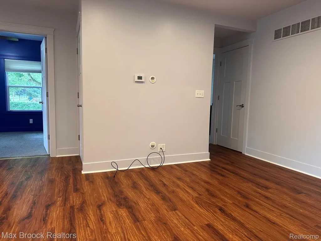 201 Park Avenue Holly Village MI 48442
