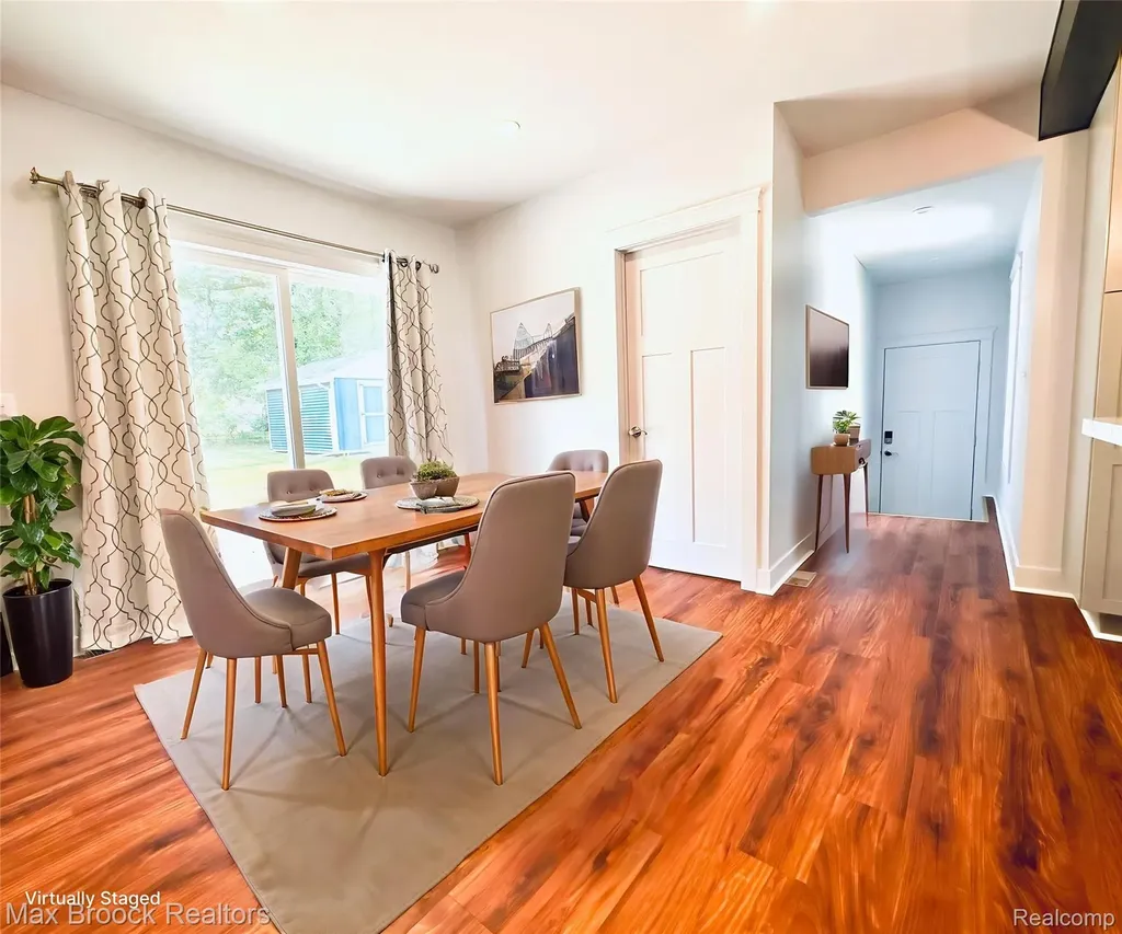 201 Park Avenue Holly Village MI 48442