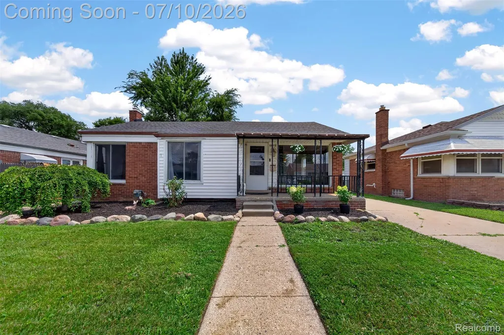 28202 Hollywood Street Roseville City MI 48066