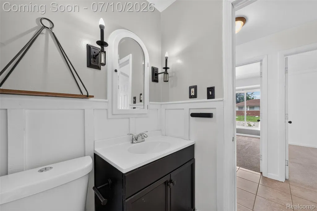 28202 Hollywood Street Roseville City MI 48066