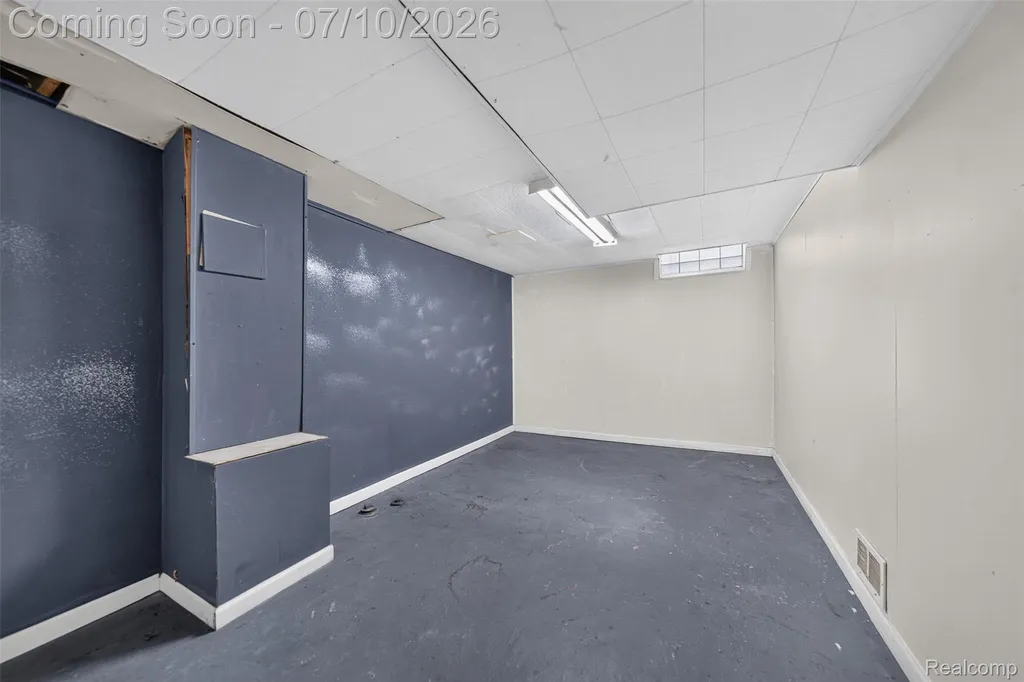 28202 Hollywood Street Roseville City MI 48066