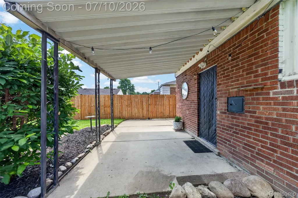 28202 Hollywood Street Roseville City MI 48066