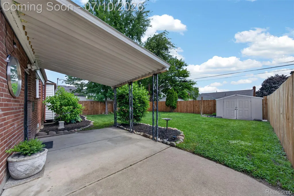 28202 Hollywood Street Roseville City MI 48066